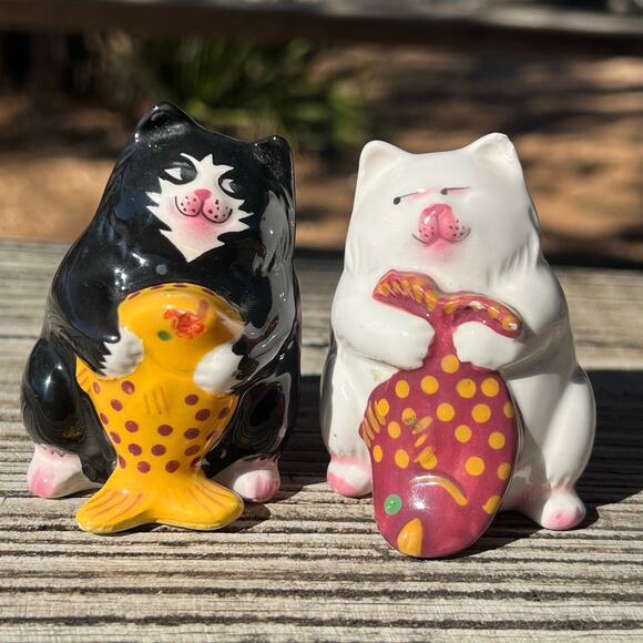 Vintage Clay Art Cat Salt & Pepper Shakers | 80s Whimsical Ceramic Kitchen Decor - Picture 1 of 16